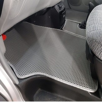 Коврики на Mitsubishi Delica 4 1994 - 2007 в Саранске