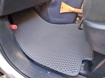 Коврики на Toyota Voxy (R80) 2014 - 2021 в Саранске