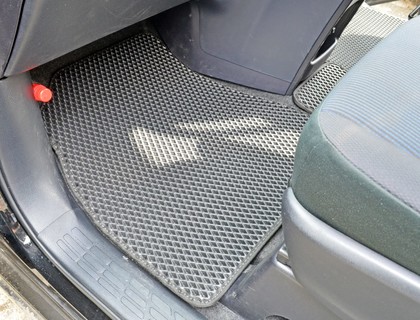 Коврики на Toyota Voxy (R80) 2014 - 2021 в Саранске