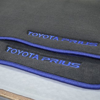 Коврики на Toyota Prius Alpha 2011 - 2021 в Саранске