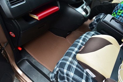 Коврики на Nissan Serena (C26) 2010 - 2016 в Саранске