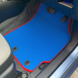 Коврики на Toyota Vitz III 2010 - 2020 в Саранске