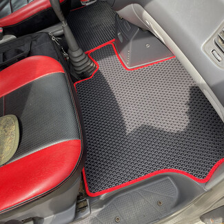Ворсовые коврики на Mitsubishi Space Gear 1994 - 2007 в Саранске Ворсовые коврики на Mitsubishi Space Gear 1994 - 2007 в Саранске