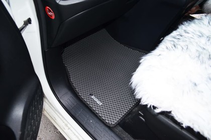 Коврики на Toyota Voxy (R80) 2014 - 2021 в Саранске