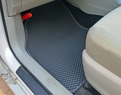 Коврики на Toyota Prius Alpha 2011 - 2021 в Саранске