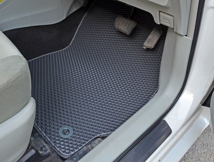 Коврики на Toyota Prius Alpha 2011 - 2021 в Саранске