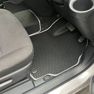 Коврики на Toyota Sienta II 2015 - 2022 в Саранске